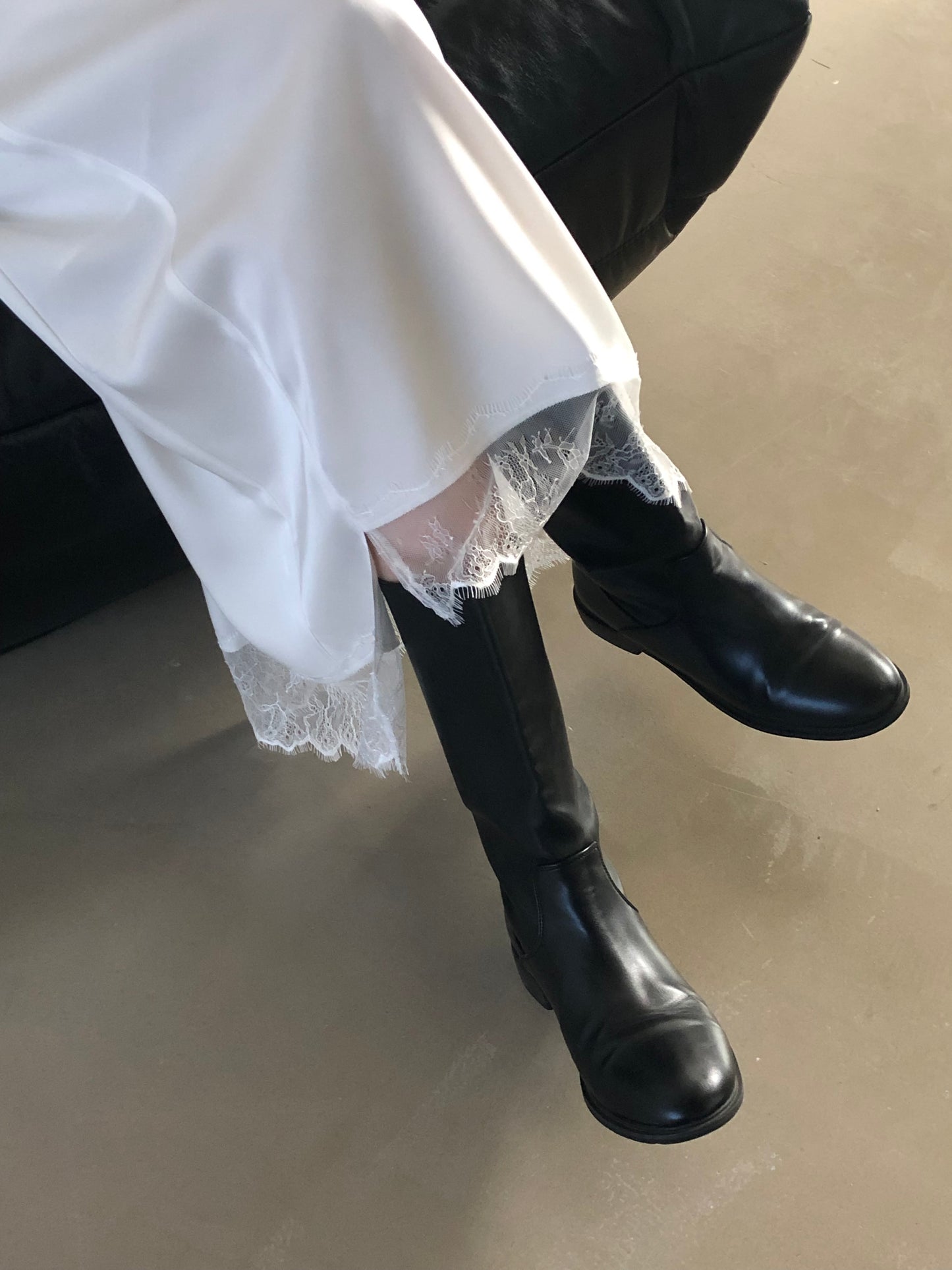 サテンレイヤードロングスカート