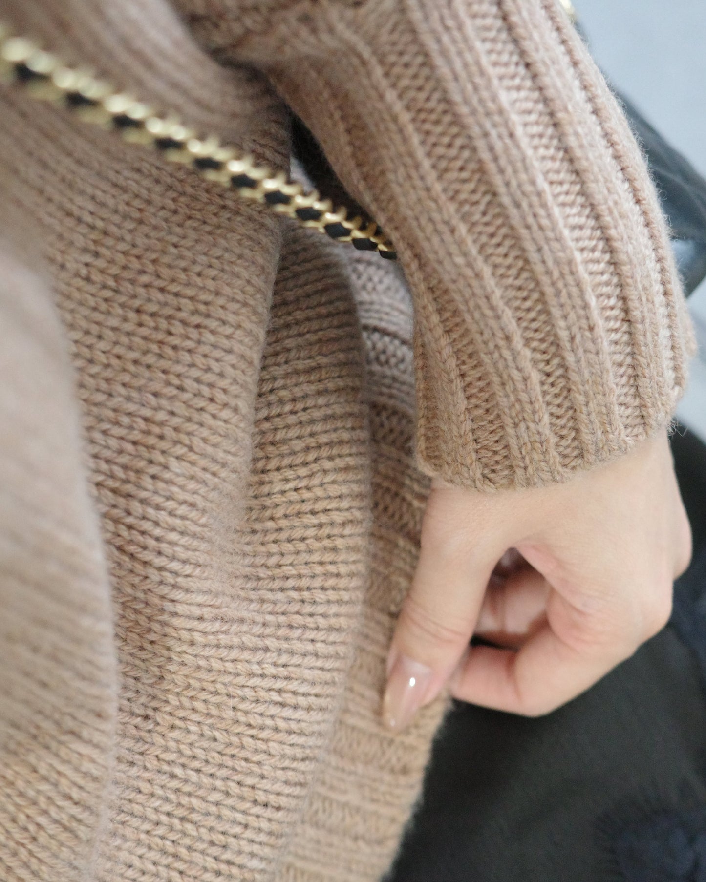 カシミヤブレンドハイネックニット