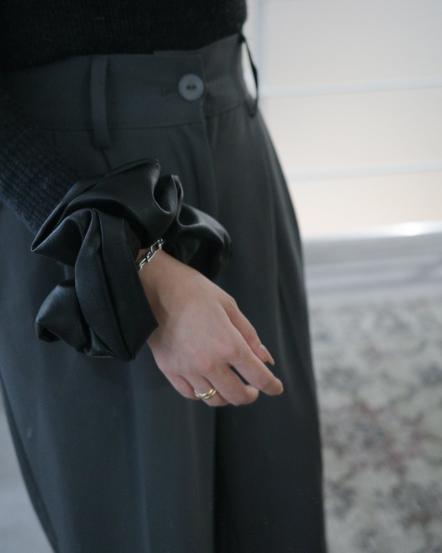 フェイクレザーシュシュ