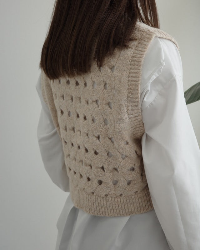 V neck holed knit vest