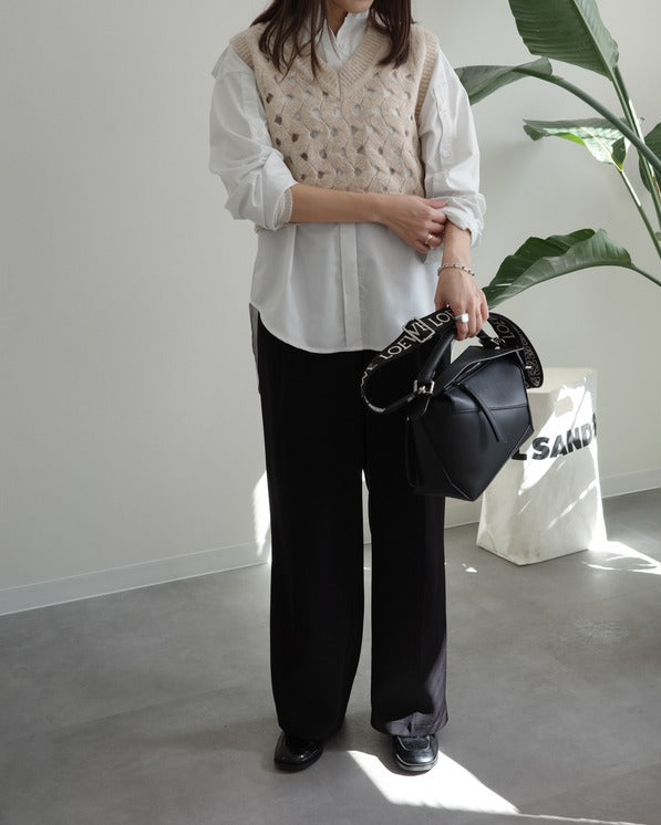 V neck holed knit vest