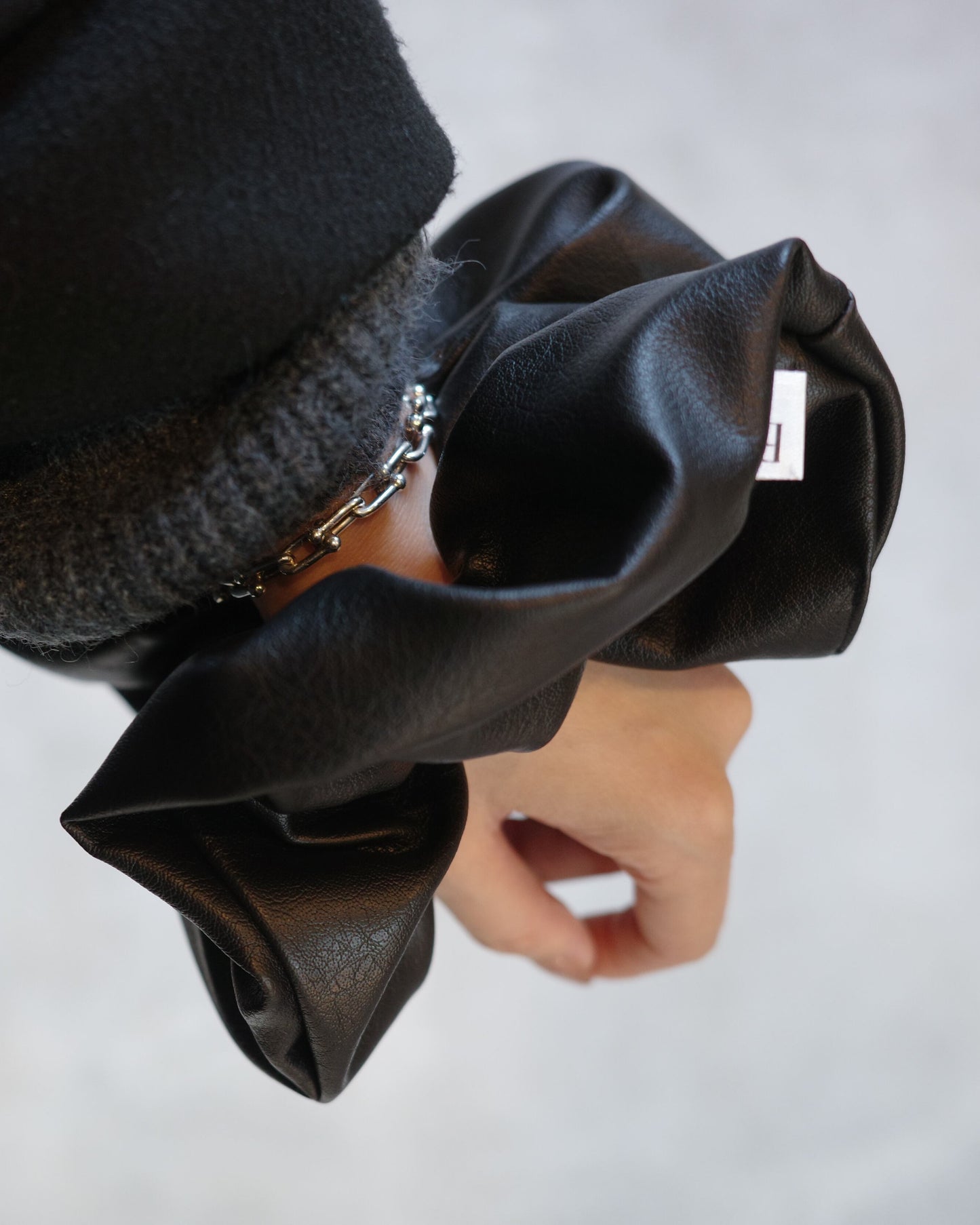 フェイクレザーシュシュ