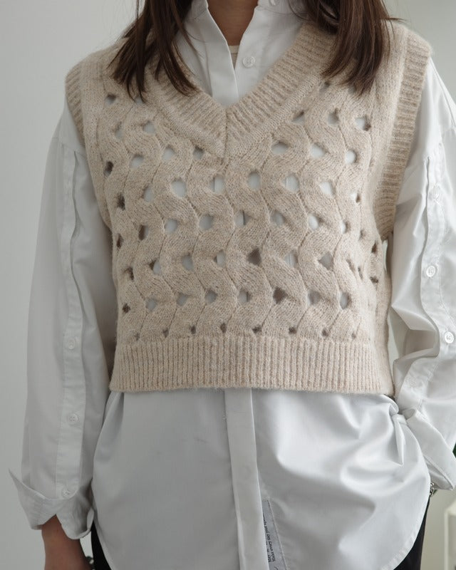 V neck holed knit vest