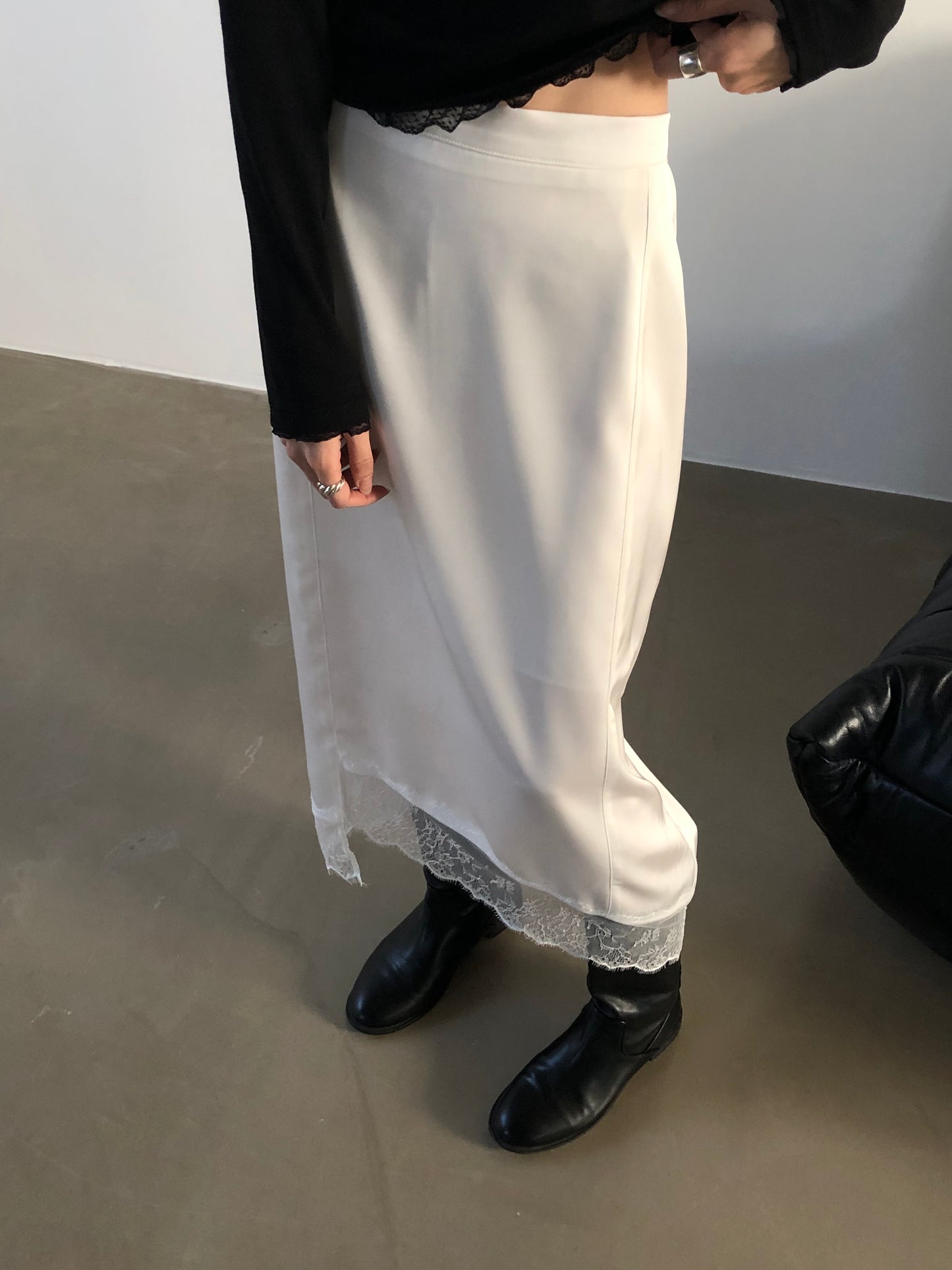 サテンレイヤードロングスカート