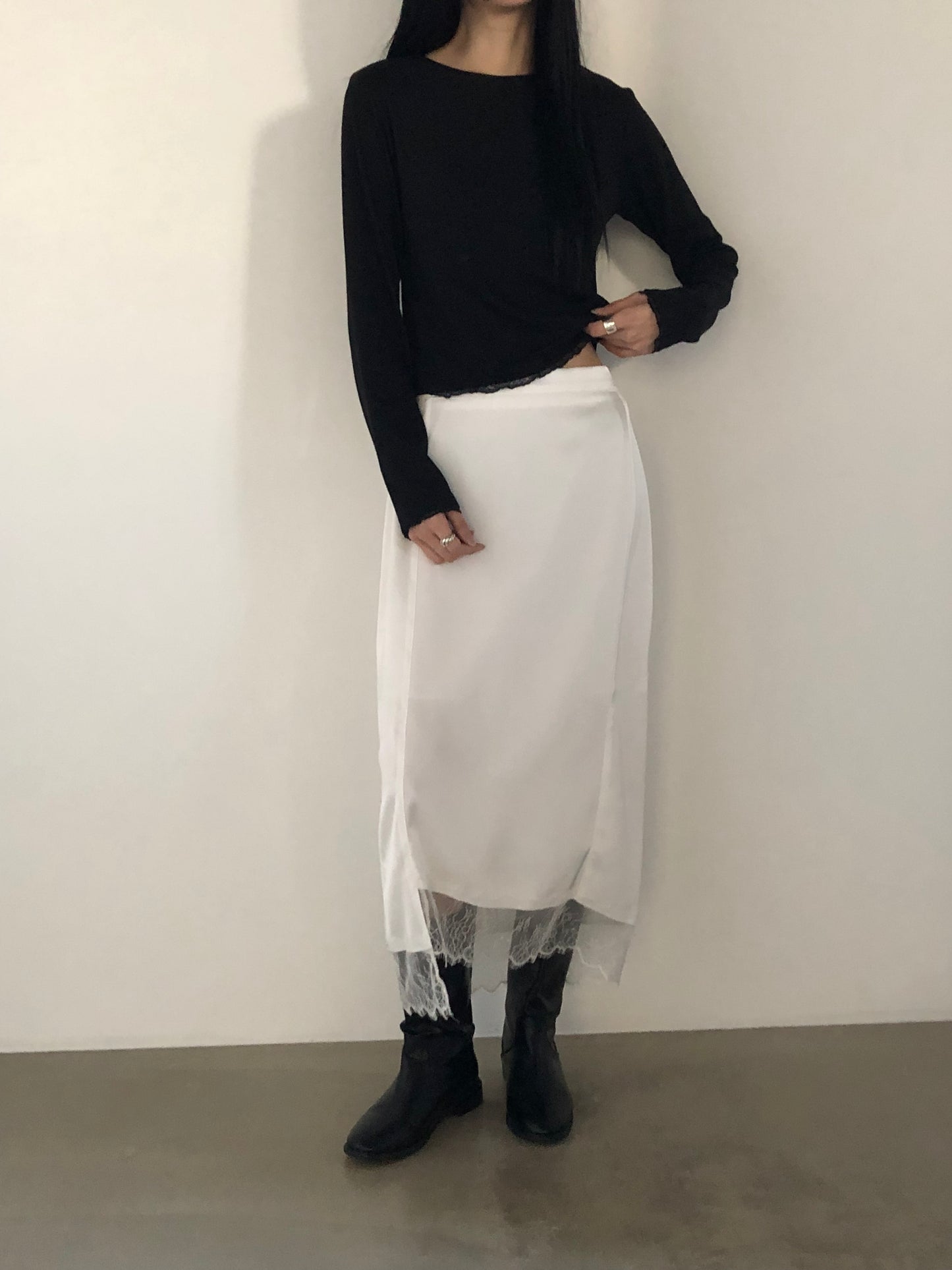 サテンレイヤードロングスカート
