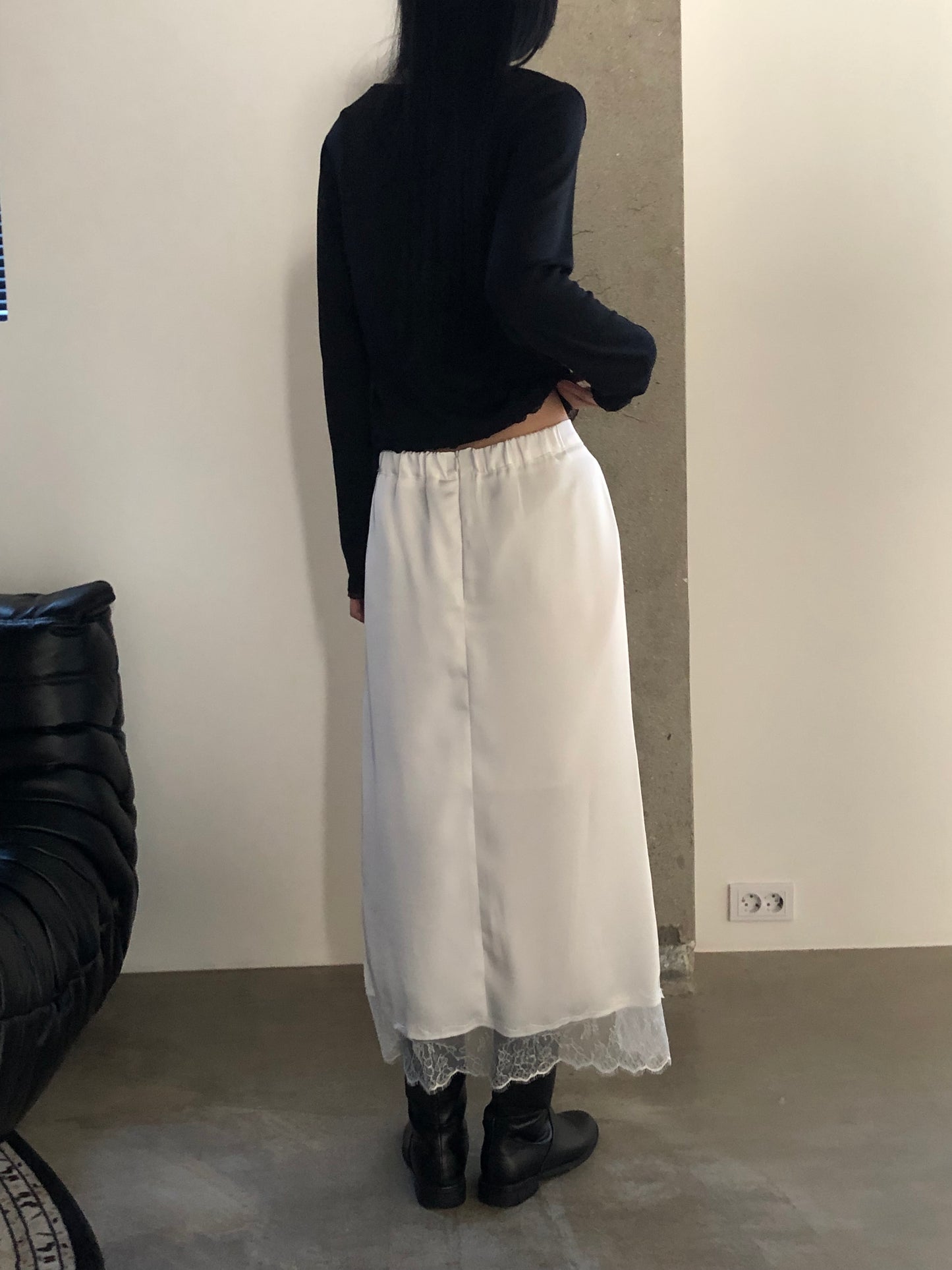 サテンレイヤードロングスカート