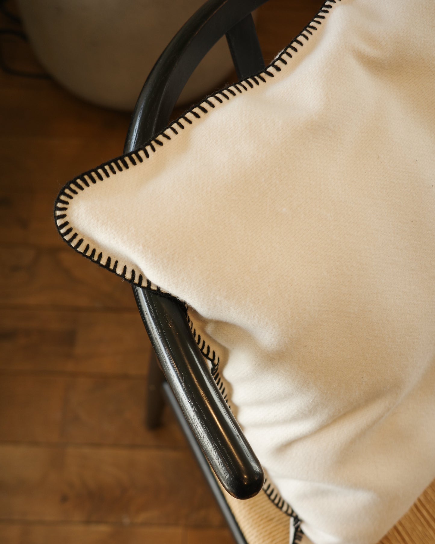 ステッチラインクッションカバー