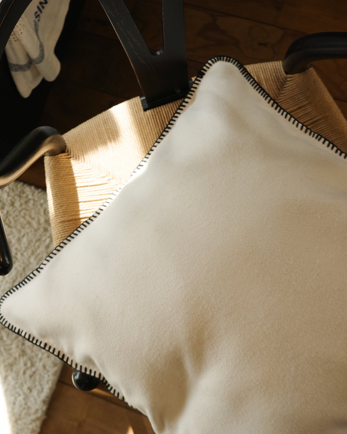 ステッチラインクッションカバー