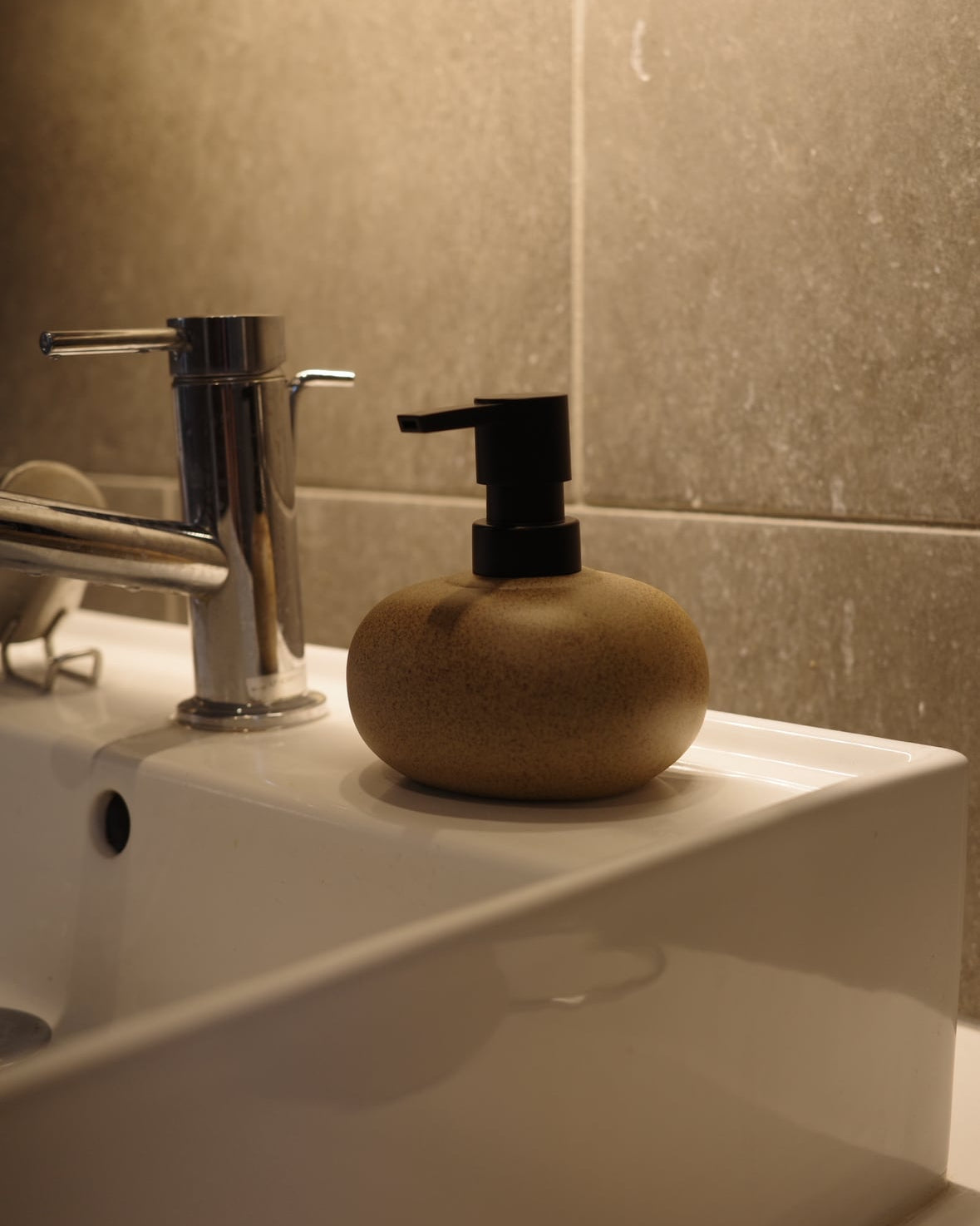 セラミックソープボトル